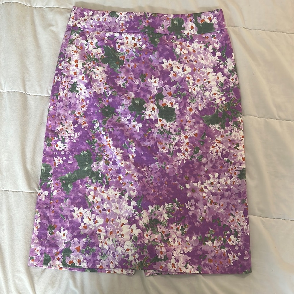 Sz 2 J.Crew purple watercolor flower print pencil skirt. Excellent condition.